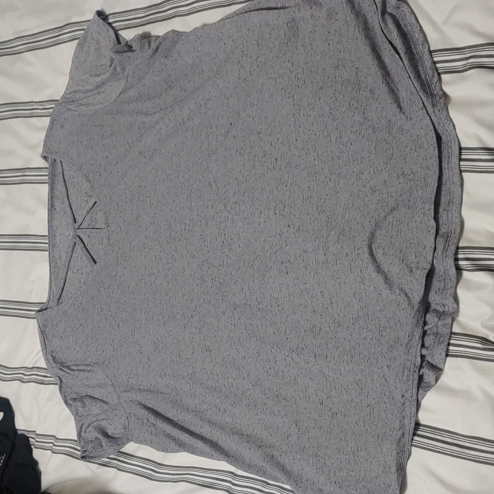 Grey fitted tee. Strap neck detail